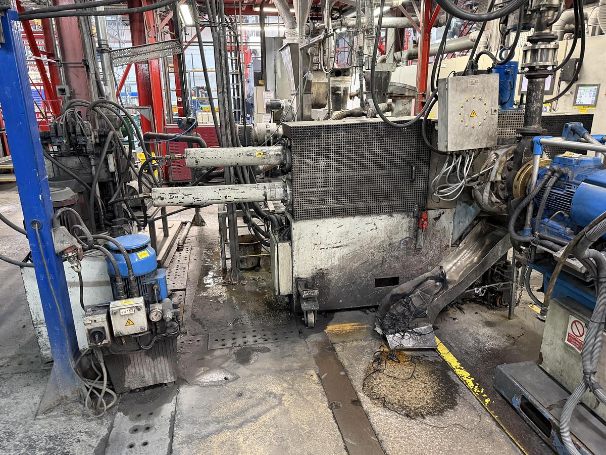 Used 110mm Berstorff model ZE110 A UT 44D twin screw compounding line. 600rpm screws. 1080kw motor. Brabender feeders. Gala EAC model 7