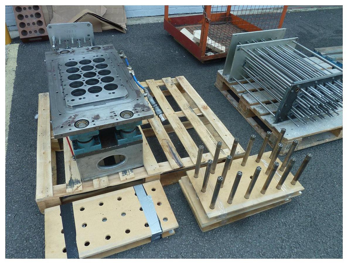 Used Illig RDM 58/3 71mm 15 impression tool with stacker parts