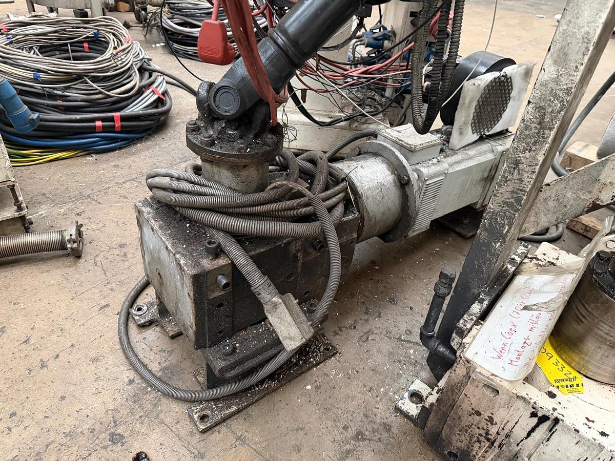 Used 90mm Kuhne extruder model K90EE-33D double vented with vacuum pump, screen changer and gear pump. 132kw ac motor with invertor. 2002