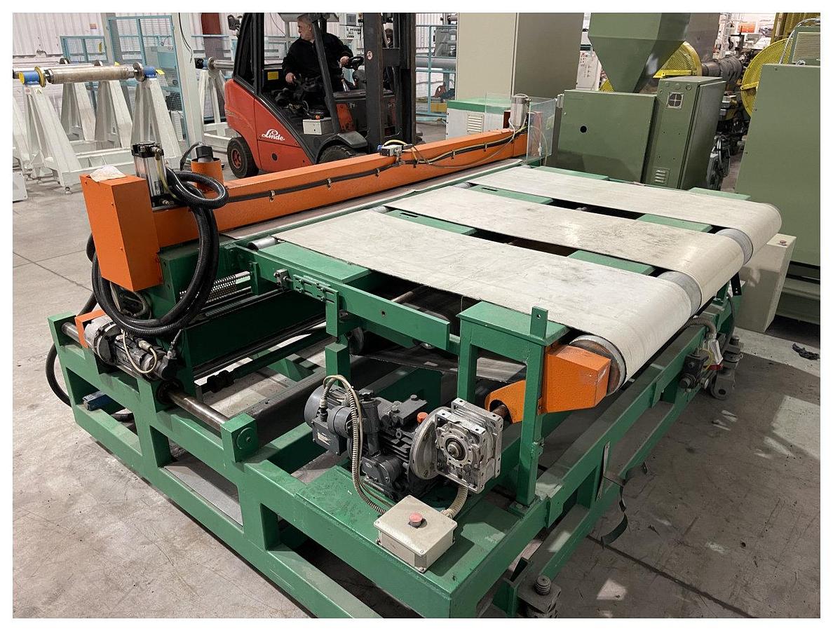 Used 1700mm Virginio Mai Transverse Travelling Saw With Dust Extraction.