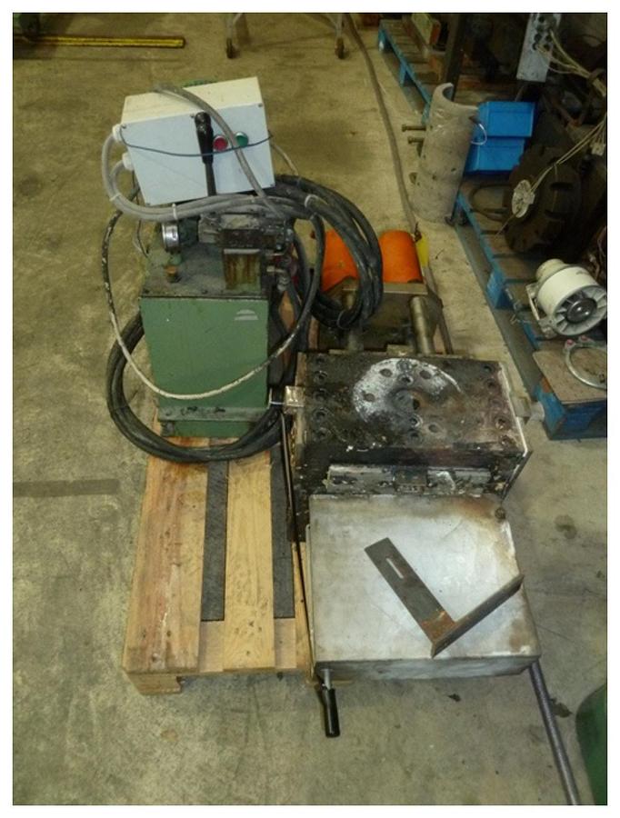 Used Approx 75mm twin pot screen changer, with hydraulic power pack.