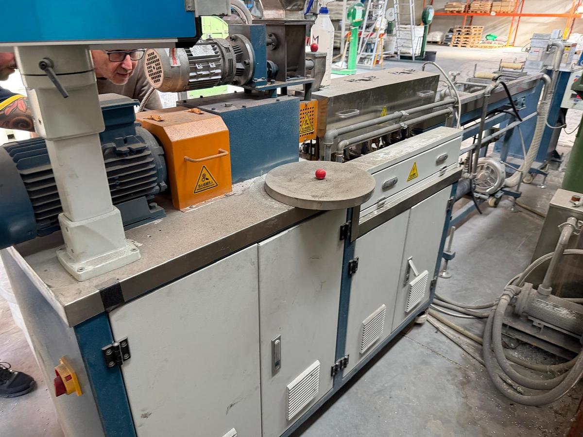 Used 22mm Nanjing lab twin screw co rotating compounding extrusion line 2024 40:1 10kw motor 600rpm