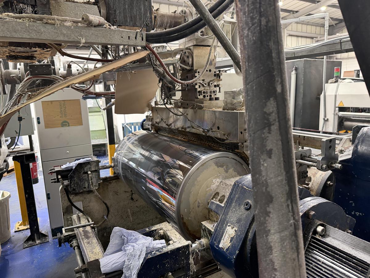 Used 1100mm wide Kentya coextrusion PET sheetlinewith 73mm twinscrew primary extruder, triple vented. 90kw AC motor, screen changer, gear pump 1100mm die, 3 roll stack, haul off, silicone bath, 2 state winder 2010