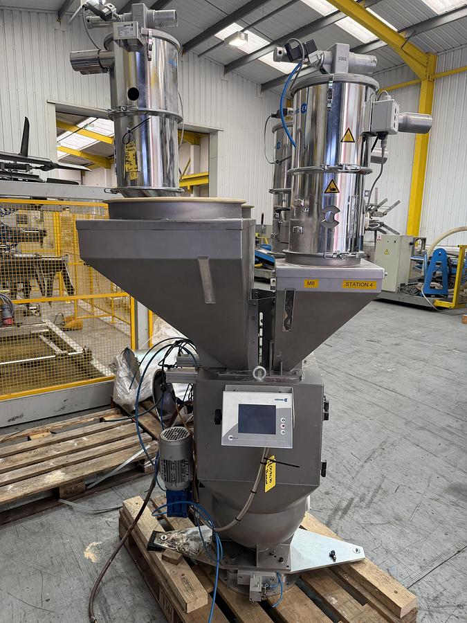 Used 4 component Colortronic gravimetric blender model UB975 with controls 2021