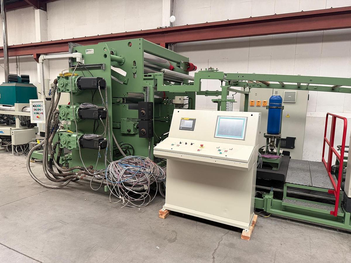 Used 1800mm wide SML Davis Standard coextrusion sheet line. 120/90mm extruders.