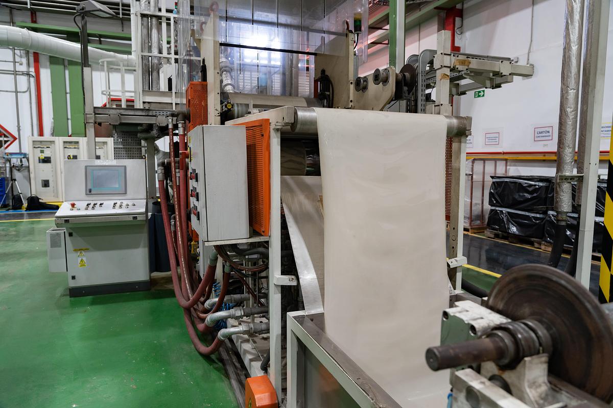 Used Complete PP PS PET Illig RDM 75K and 80K factory comprising 4 in line thermoformers with Amut extrusion systems, Illig thermoformers and stacking. Complete suite of tooling. 2007-2010
