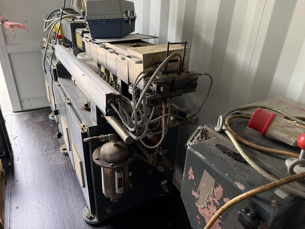 Used 20mm Useon twin screw lab pelletising line with water bath, air knife and pelletiser 2017