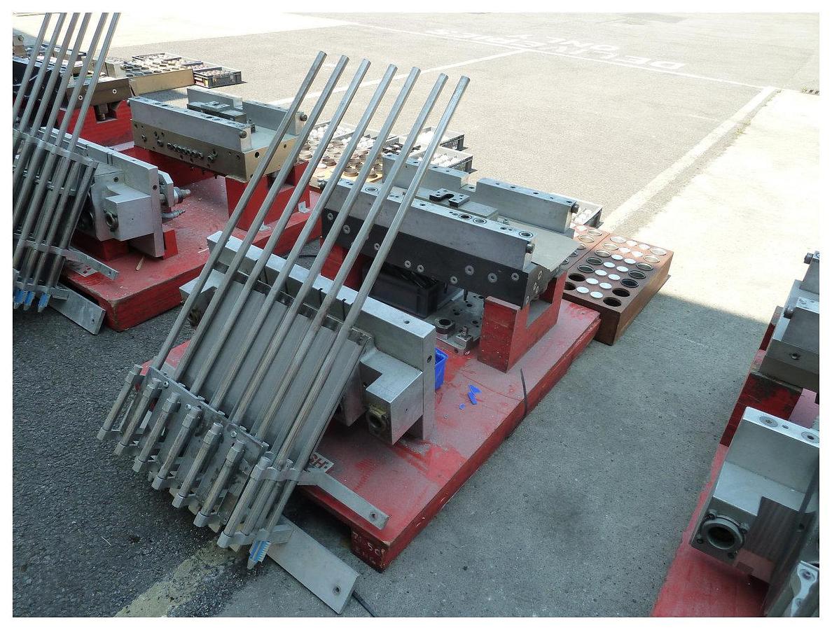 Used Illig RDM 50K 71mm 12 impression tool with stacker parts