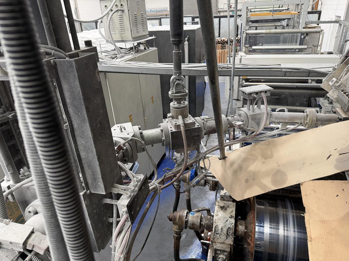 Used 1100mm wide Kentya coextrusion PET sheetlinewith 73mm twinscrew primary extruder, triple vented. 90kw AC motor, screen changer, gear pump 1100mm die, 3 roll stack, haul off, silicone bath, 2 state winder 2010