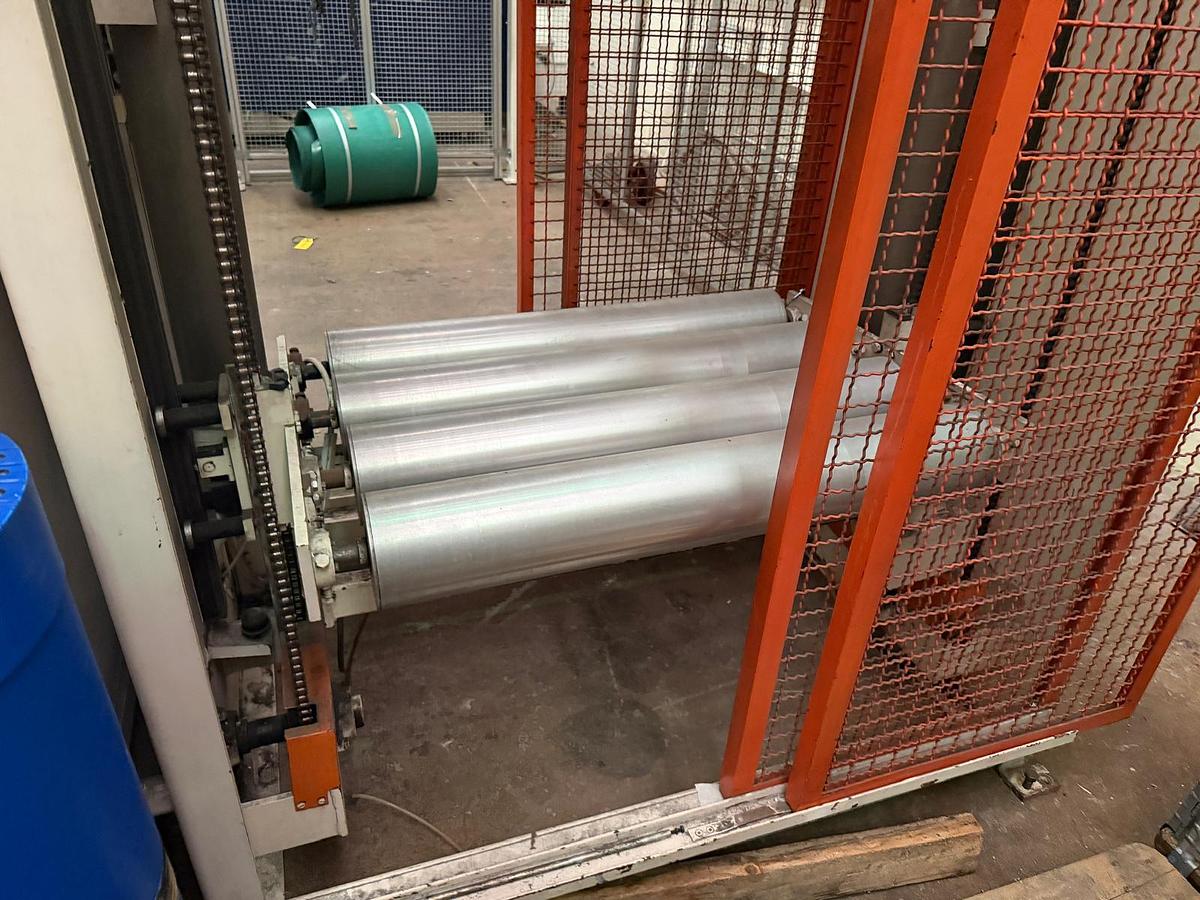 Used 1000mm wide Maier pneumatic accumulator with 4 bottom and 5 top cylinders for PP PS sheet. Approx 2m of travel and up to 16m of accumulated sheet.