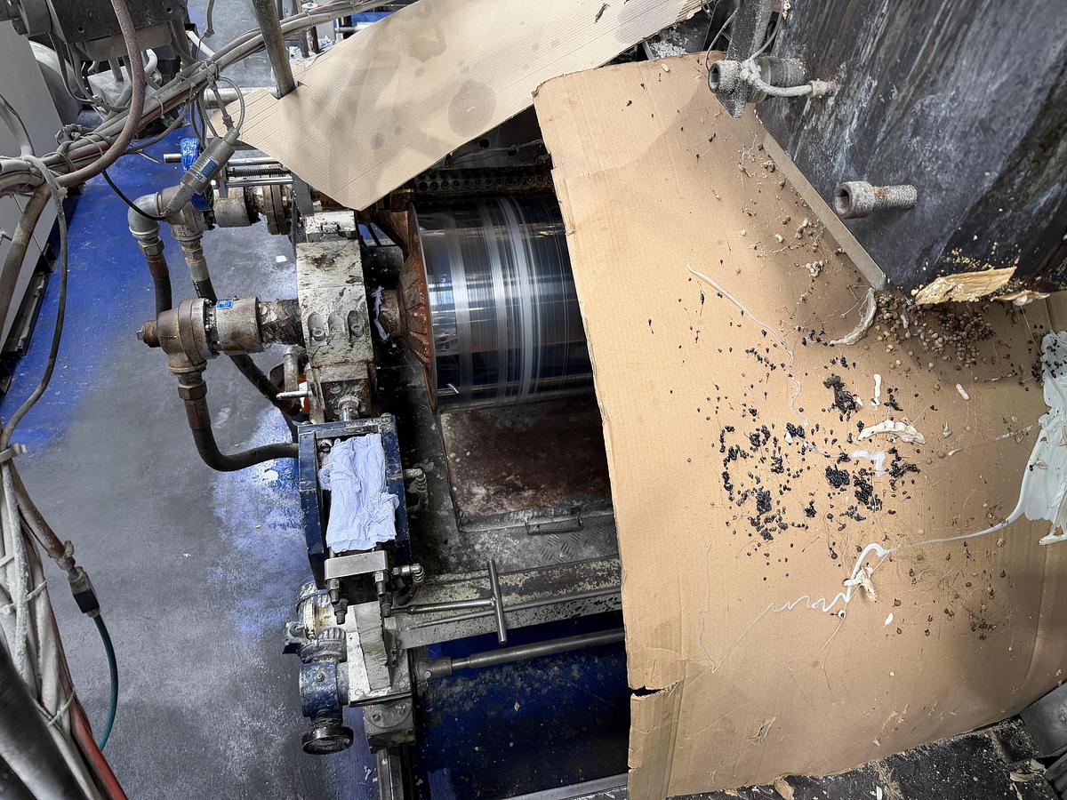 Used 1100mm wide Kentya coextrusion PET sheetlinewith 73mm twinscrew primary extruder, triple vented. 90kw AC motor, screen changer, gear pump 1100mm die, 3 roll stack, haul off, silicone bath, 2 state winder 2010