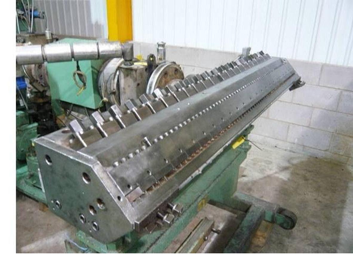 Used 1650mm Welex Co extrusion Line.115mm main extruder, 50mm co-extruder, Gear pump, 1650mm EDI R75 die. 1650mm 3 roll vertical stack, haul off, guillotine. 1987