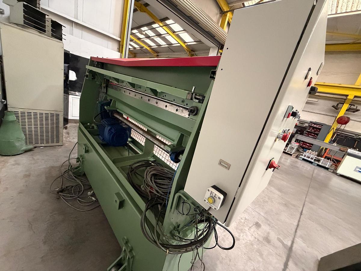 Used 2000mm wide Fasti sheet guillotine