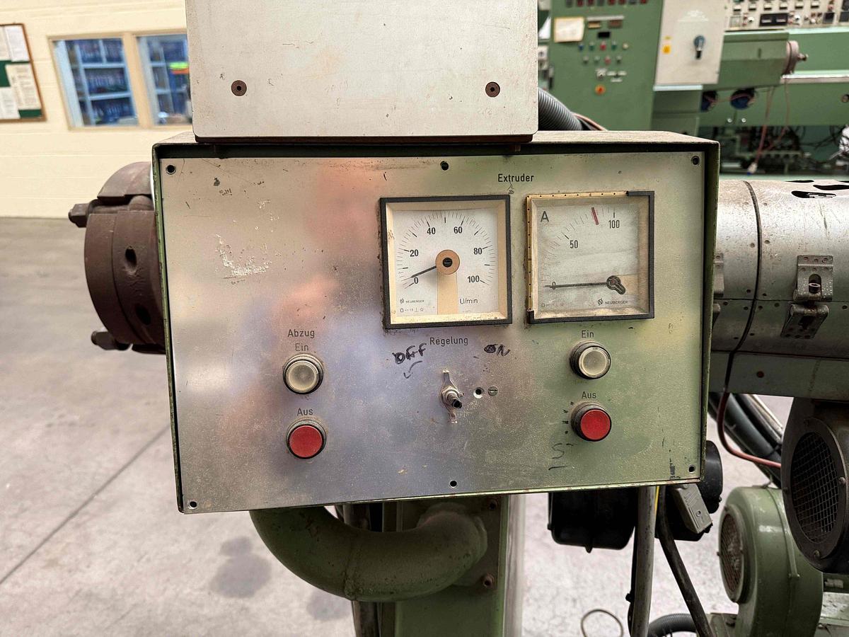 Used 60mm Kuhne single screw extruder with 37kw dc motor and drive with temperature control panel. 1985