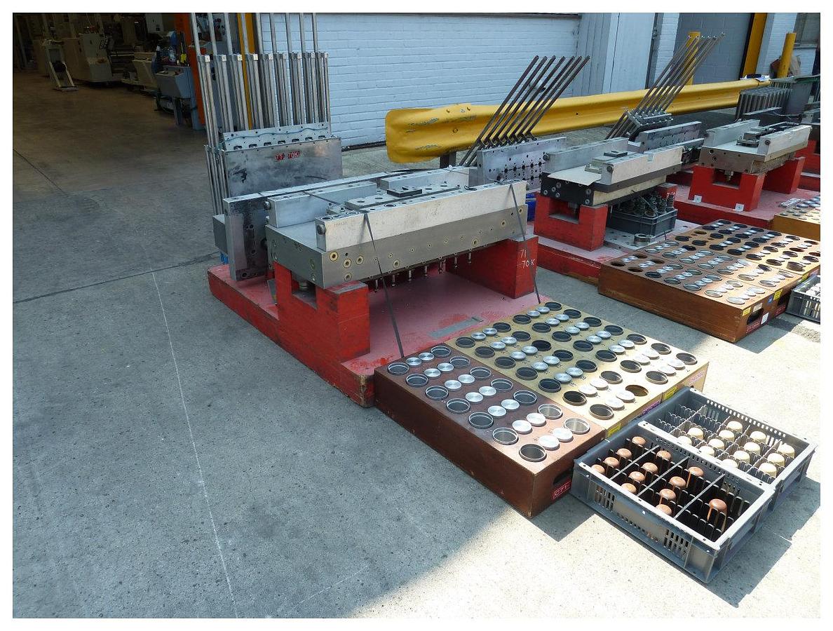 Used Illig RDM 70K 71mm 24 impression tool with stacker parts