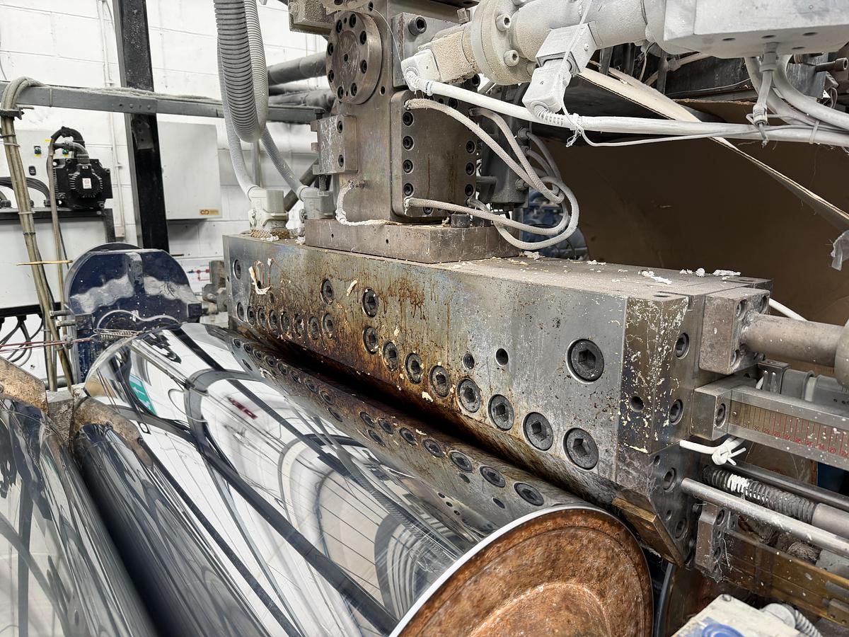 Used 1100mm wide Kentya coextrusion PET sheetlinewith 73mm twinscrew primary extruder, triple vented. 90kw AC motor, screen changer, gear pump 1100mm die, 3 roll stack, haul off, silicone bath, 2 state winder 2010