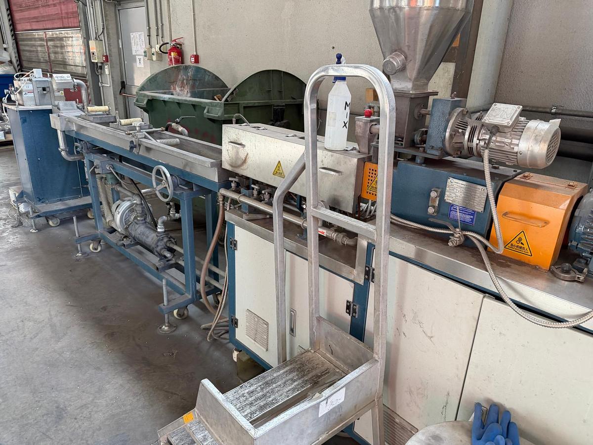Used 22mm Nanjing lab twin screw co rotating compounding extrusion line 2024 40:1 10kw motor 600rpm