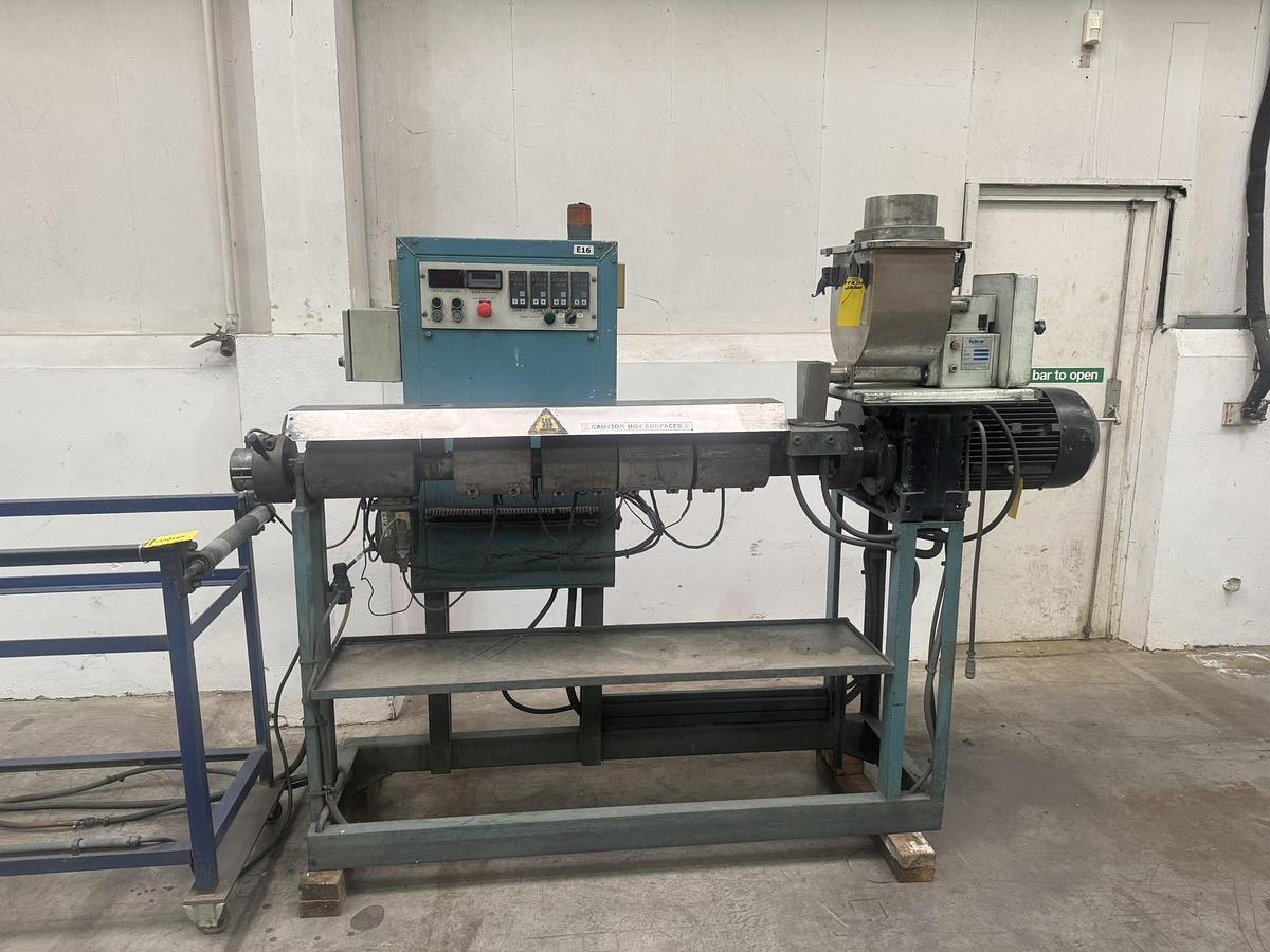 Used 50mm (circa) single screw extruder with spag die head.