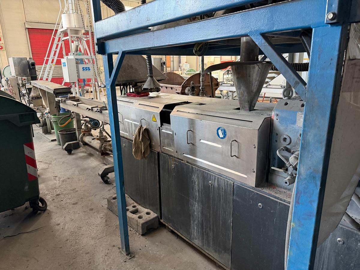 Used 30mm Coperion ZSK30 twin screw compounding extruder with 900rpm corotating screws 75kw ac motor with invertor.