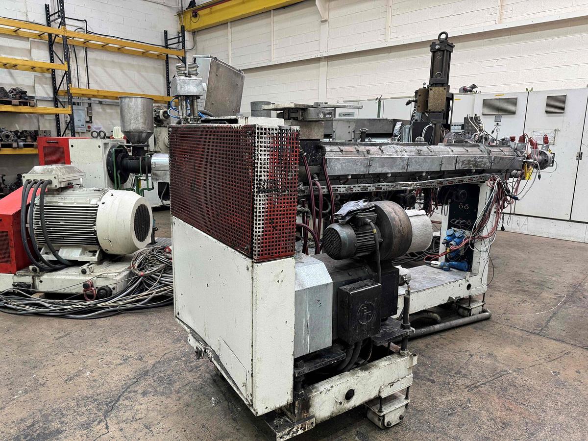 Used 2400mm wide Reifenhauser sheet extrusion with 175mm Erwepa single screw extruder, gear pump, 2400mm die, 2400mm x 500mm rolls haul off in line knives.