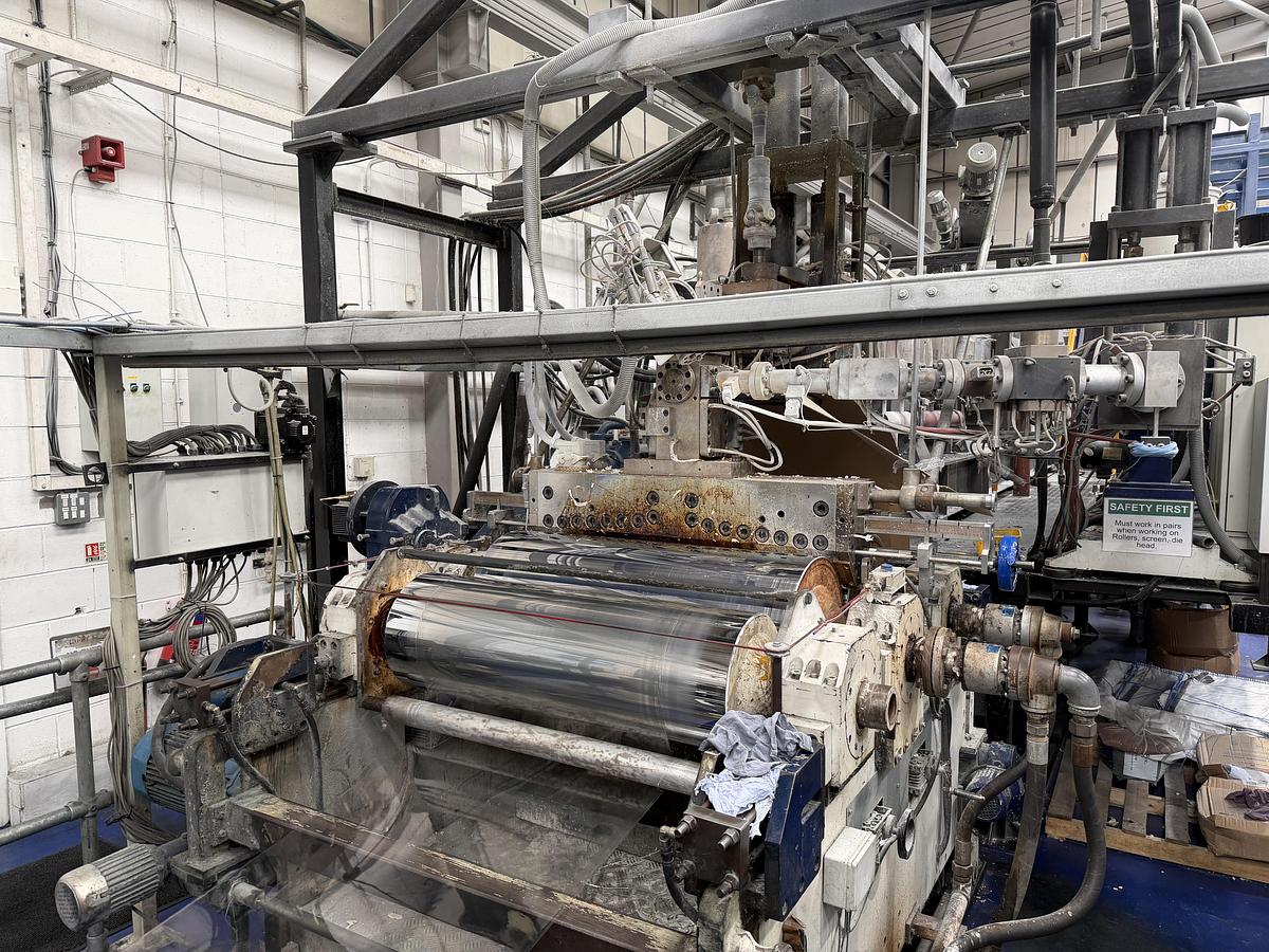 Used 1100mm wide Kentya coextrusion PET sheetlinewith 73mm twinscrew primary extruder, triple vented. 90kw AC motor, screen changer, gear pump 1100mm die, 3 roll stack, haul off, silicone bath, 2 state winder 2010