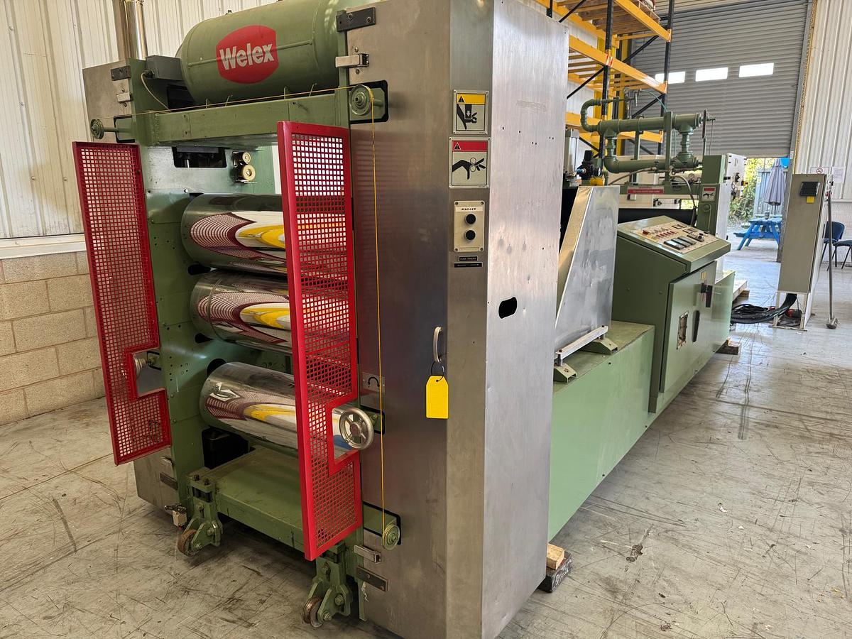 Used 890mm x 300mm Welex 3 roll polishing stack with pump group, and haul off. Silent chain driven rolls, pneumatic nip, 97