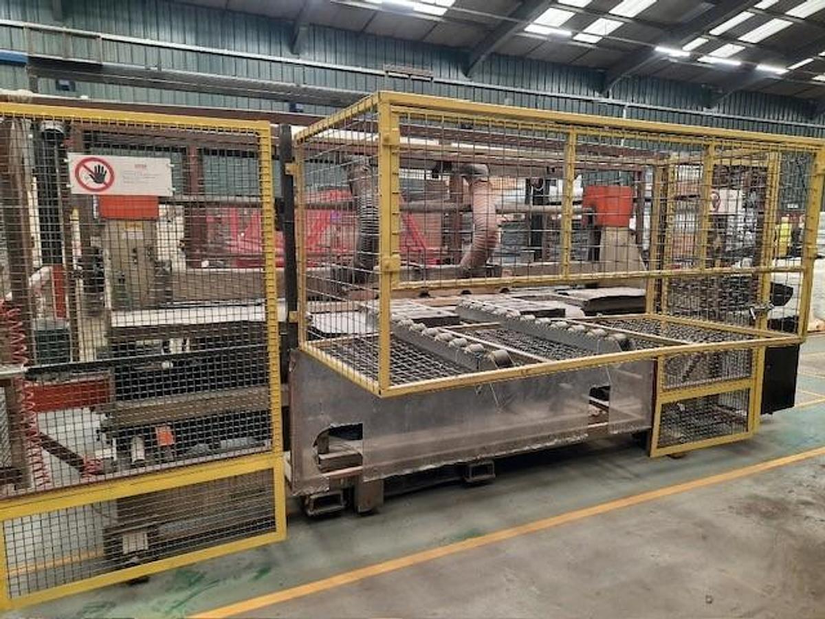 Used 1500mm Wide Omipa Cross Cut Travelling Saw 1995