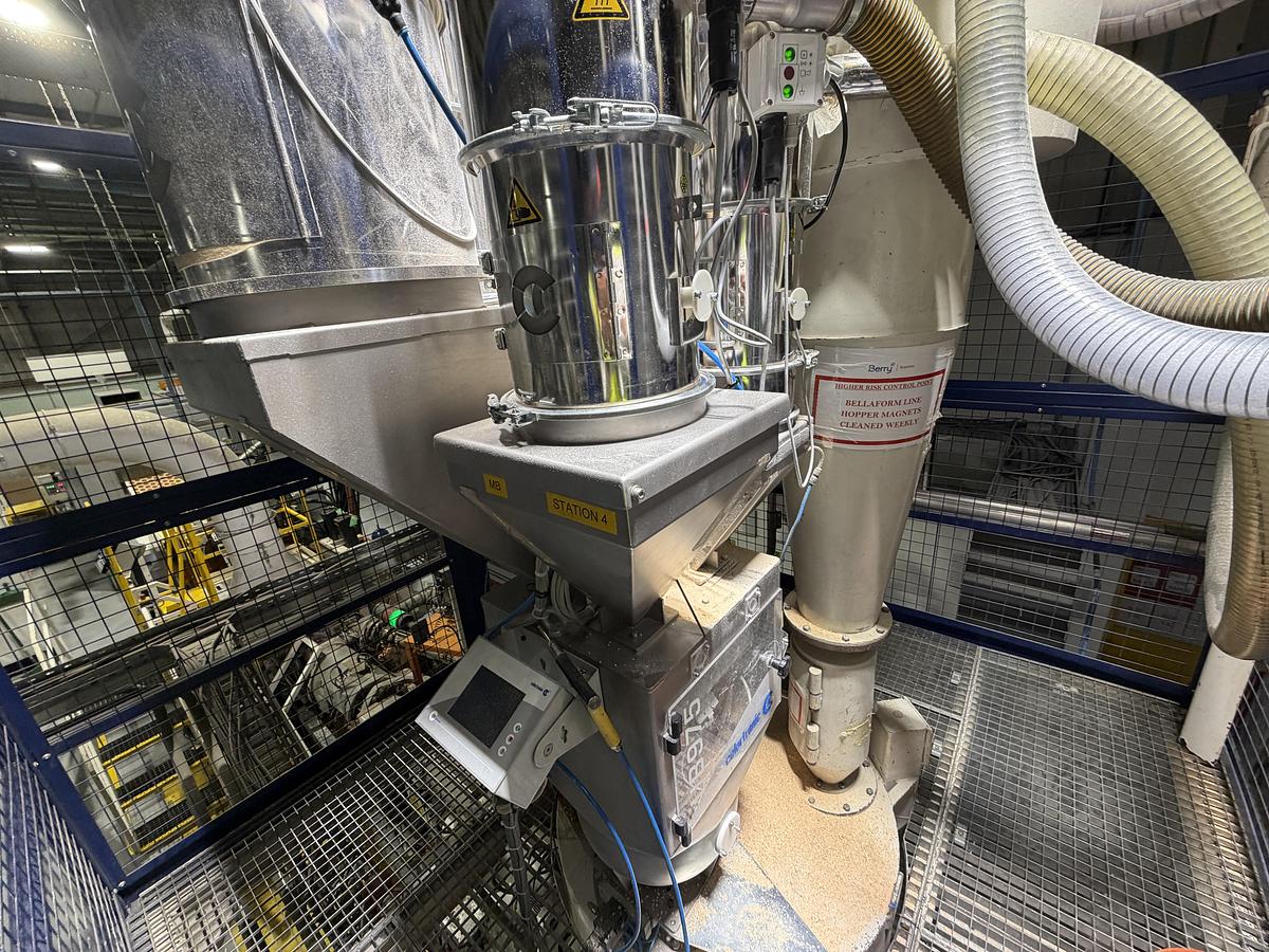 Used 4 component Colortronic gravimetric blender model UB975