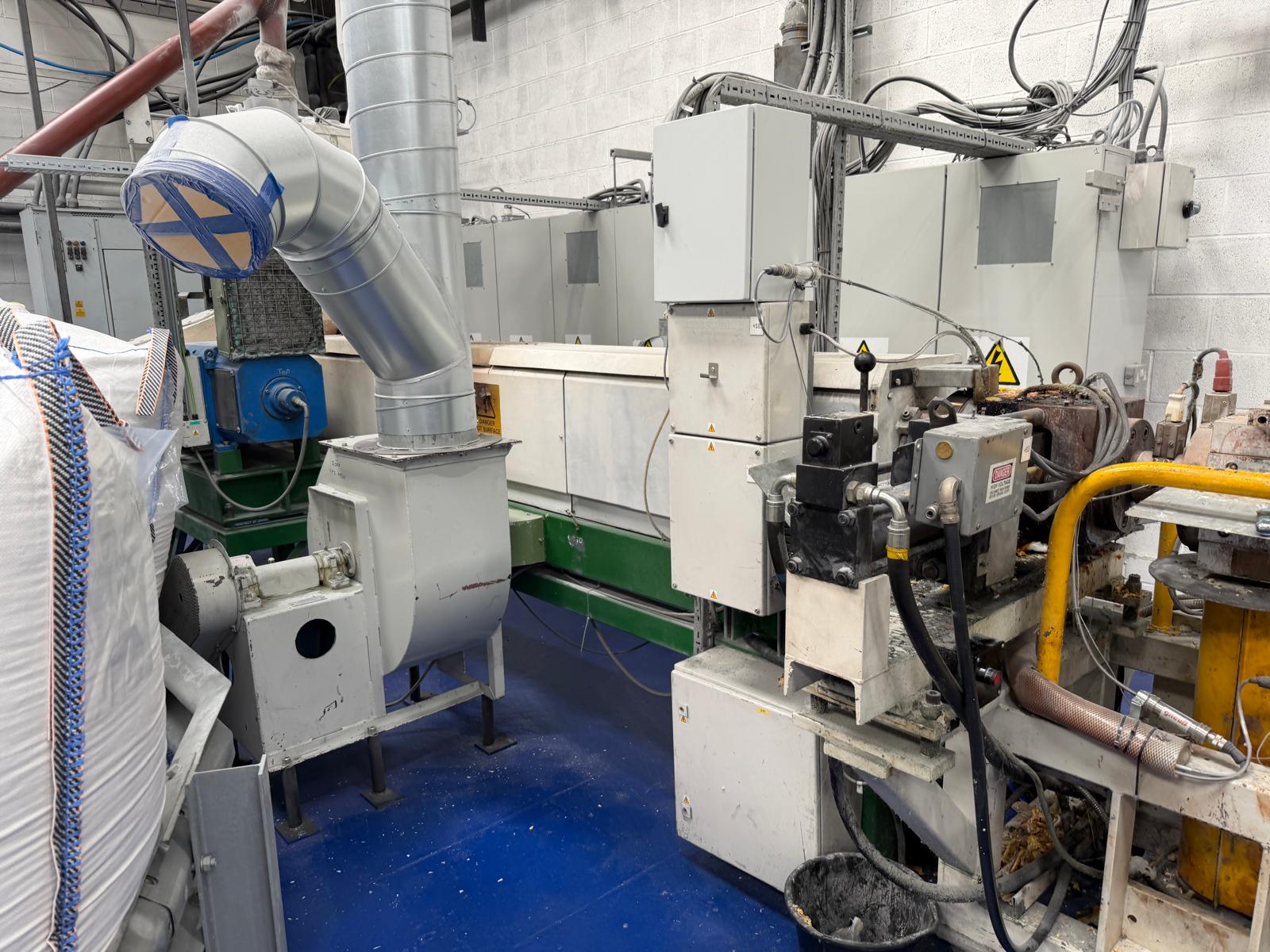 Used 1000mm wide Battenfeld sheet extrusion line. 120mm extruder, gear pump, 900mm die, 1000mm x 450mm stack, haul off 2 station winder.