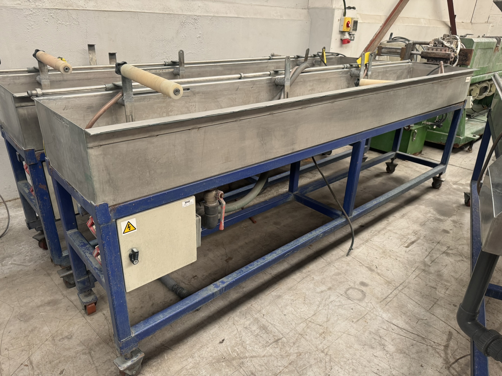 Used 2965x 490 x 250mm water bath