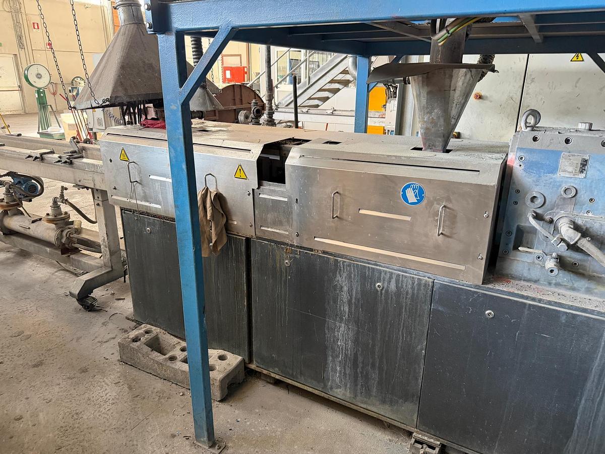 Used 30mm Coperion ZSK30 twin screw compounding extruder with 900rpm corotating screws 75kw ac motor with invertor.
