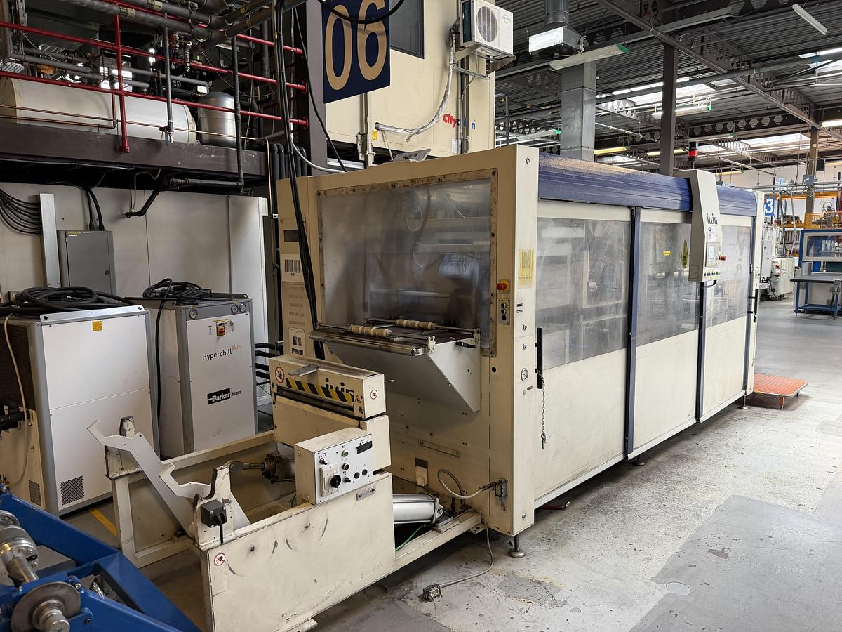 Used 500mm x 350mm Illig Model RD53 pressure forming machine 2004 with unwind and stacker