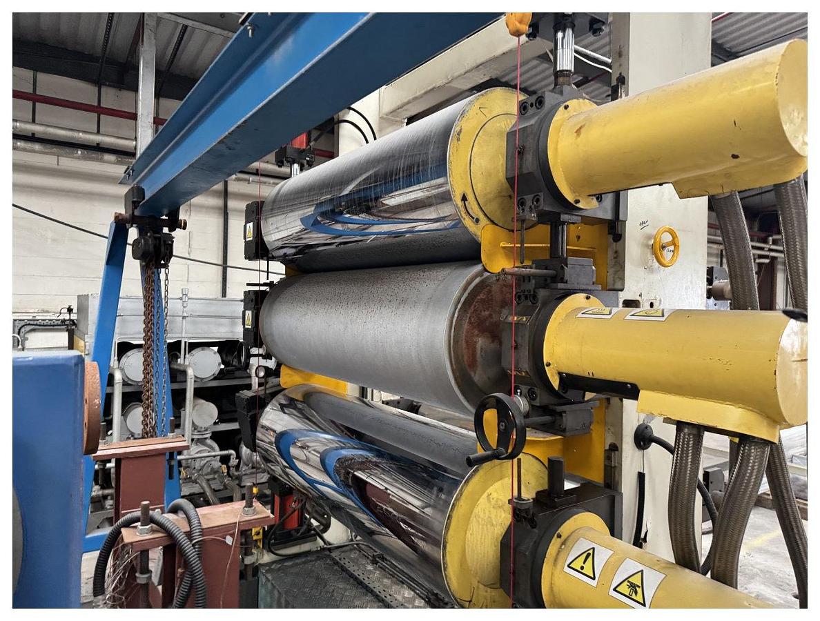 Used 1500mm twin screw Jwell sheet line. 80mm twin extruder, gear pump, 1300mm die. 1500mm 3 roll stack, haul off accumulator. Winder 2014