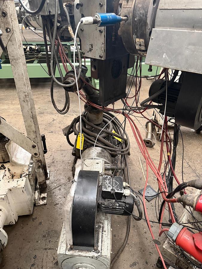 Used 90mm Kuhne extruder model K90EE-33D double vented with vacuum pump, screen changer and gear pump. 132kw ac motor with invertor. 2002