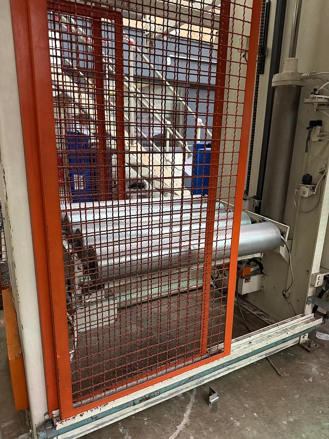 Used 1000mm wide Maier pneumatic accumulator with 4 bottom and 5 top cylinders for PP PS sheet. Approx 2m of travel and up to 16m of accumulated sheet.