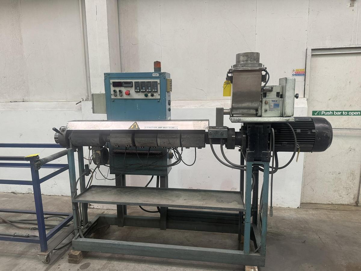 Used 50mm (circa) single screw extruder with spag die head.