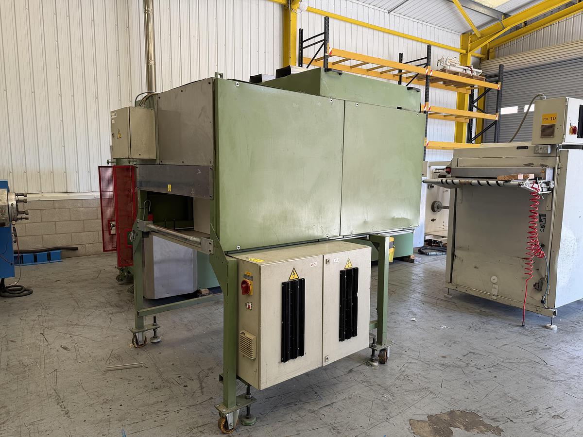 Used 720mm wide Illig preheater model VHW72/4 with 4 x heated rolls.