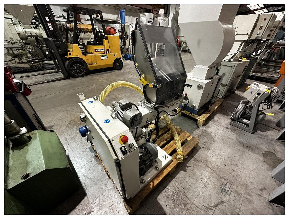 Used 220mm x 200mm Tria auger fed granulator with soundproofing and fan extract.  Model JMC 22-20. Year 2015