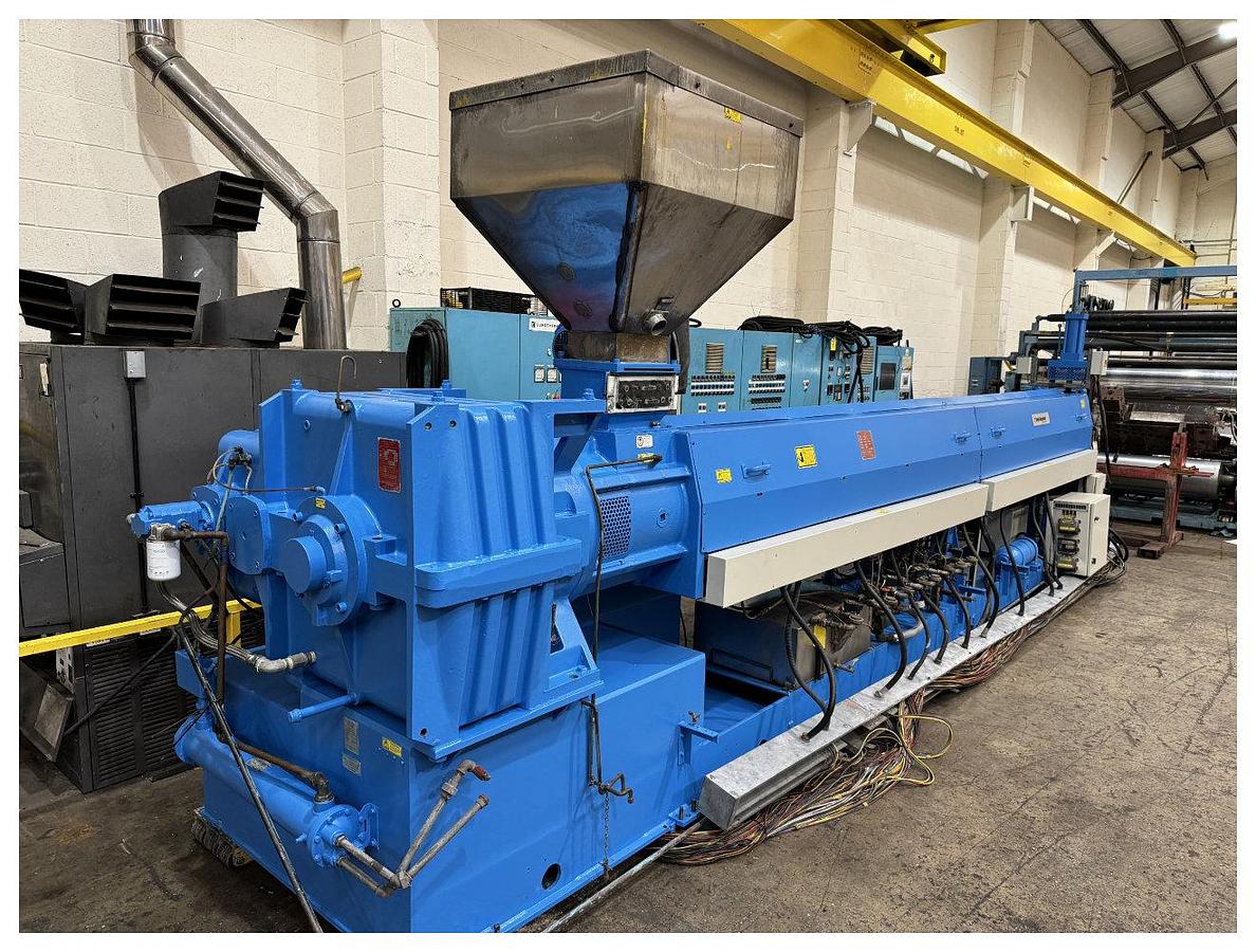 Used 150mm Davis Standard single screw extruder model 60IN60TPIH. Double vented, water cooled. 42D, 375kw dc motor,90/90 22kw gear pump. 102 RPM screw 1996