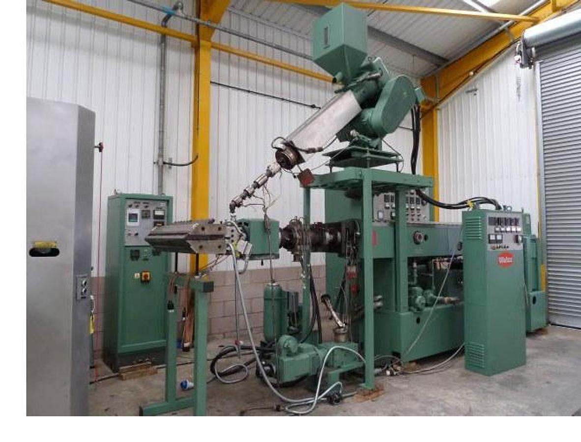Used 1040mm Welex Co extrusion Line. 90mm main extruder & g/pump,50mm co-extruder, 915mm EDI R75 die,1040mm 3 roll stack, haul off, guillotine or winder