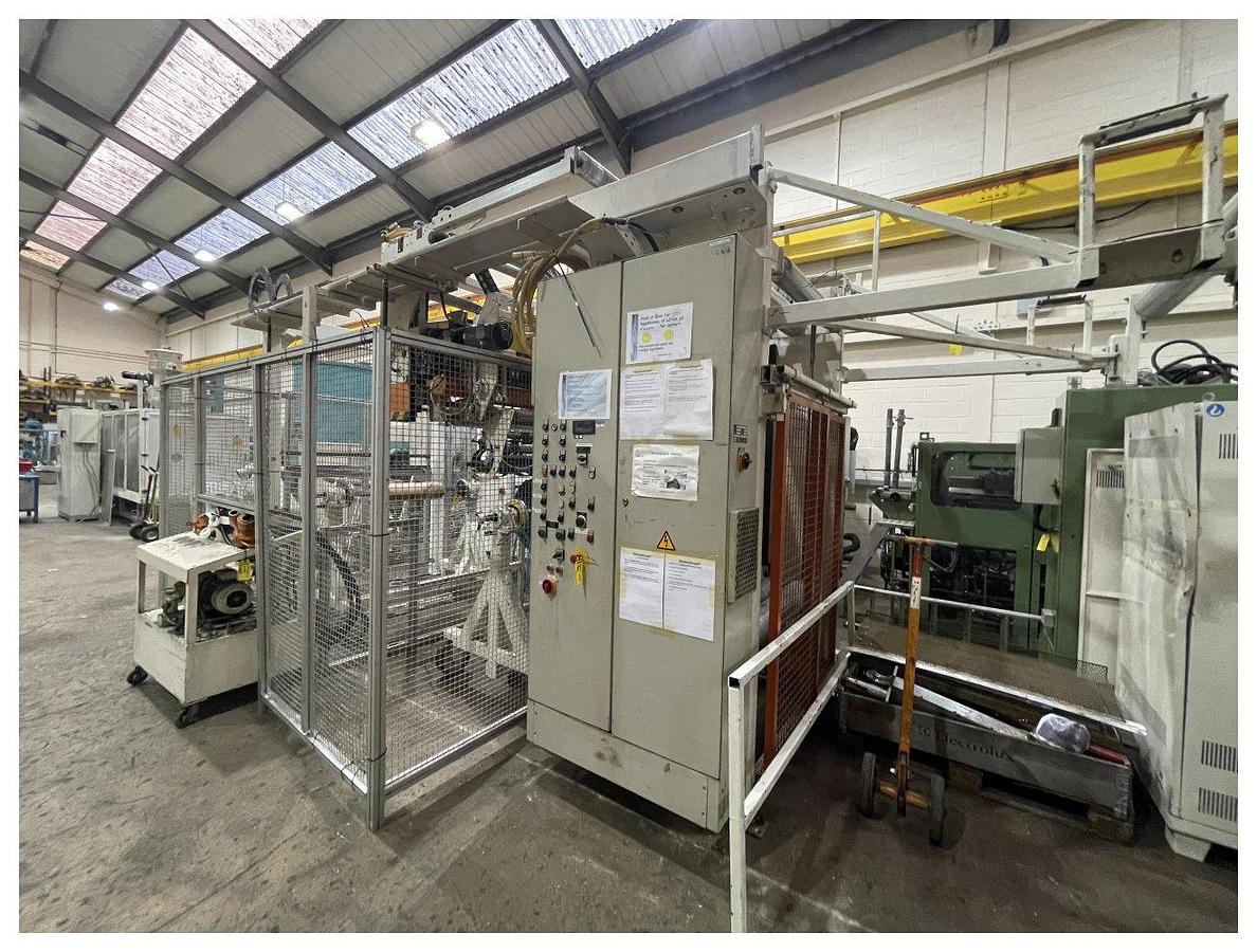 Used 1000mm wide Maier 2 station auto splice winder with overhead frame. Model WMN 24-M1-1000-F-T3 Max diameter 1000mm. Accumulator. 1991