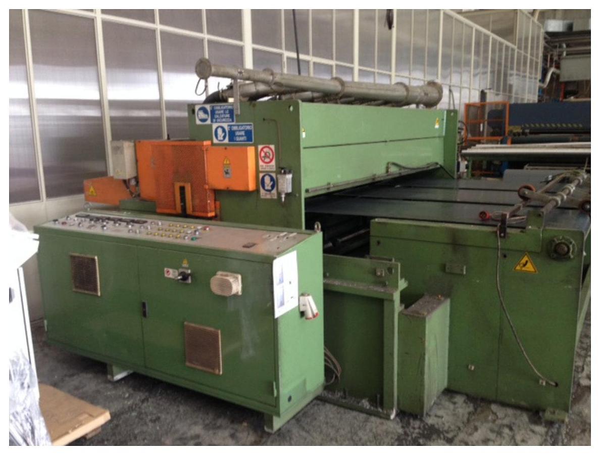 Used 2700mm wide in line and cross cut saw. Was running up to 12mm thick sheets. 3 in line saws and single cross cut with integrated haul off. Year 2000