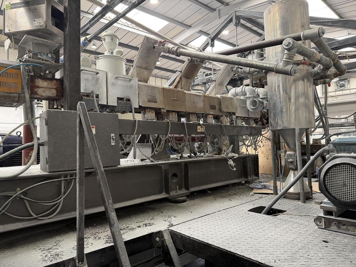 Used 1100mm wide Kentya coextrusion PET sheetlinewith 73mm twinscrew primary extruder, triple vented. 90kw AC motor, screen changer, gear pump 1100mm die, 3 roll stack, haul off, silicone bath, 2 state winder 2010