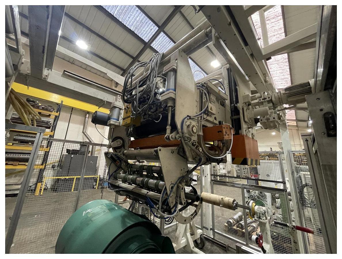 Used 1000mm wide Maier 2 station auto splice winder with overhead frame. Model WMN 24-M1-1000-F-T3 Max diameter 1000mm. Accumulator. 1991