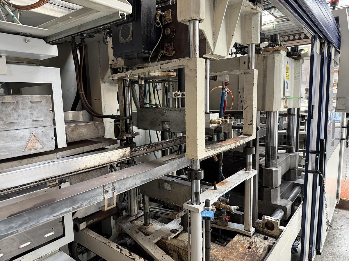 Used 500mm x 350mm Illig Model RD53 pressure forming machine 2004 with unwind and stacker