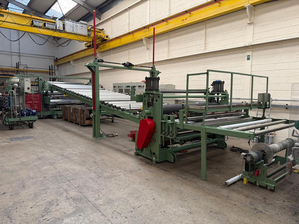 Used 2400mm Reifenhauser coextrusion sheet extrusion. 175mm Erwepa extruder, 90mm coextruder gear pump, Feedblock 2400mm die, 2400mm x 500mm rolls haul off in line knives.