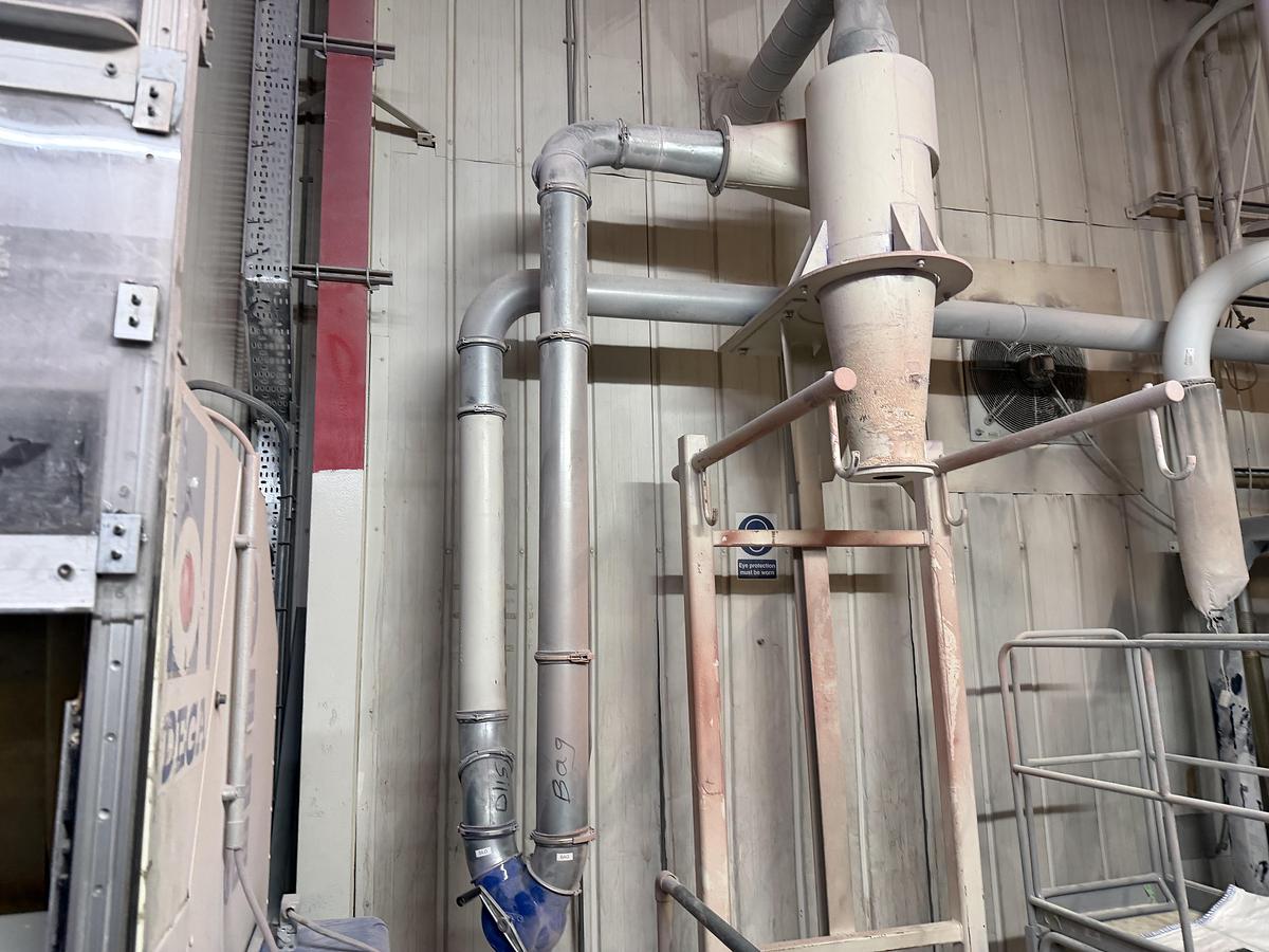 Used 900mm wide Dega granulator model DGN 409-30 30kw motor with 3 blade rotor. Sound proofed. Fan and cyclone 2015