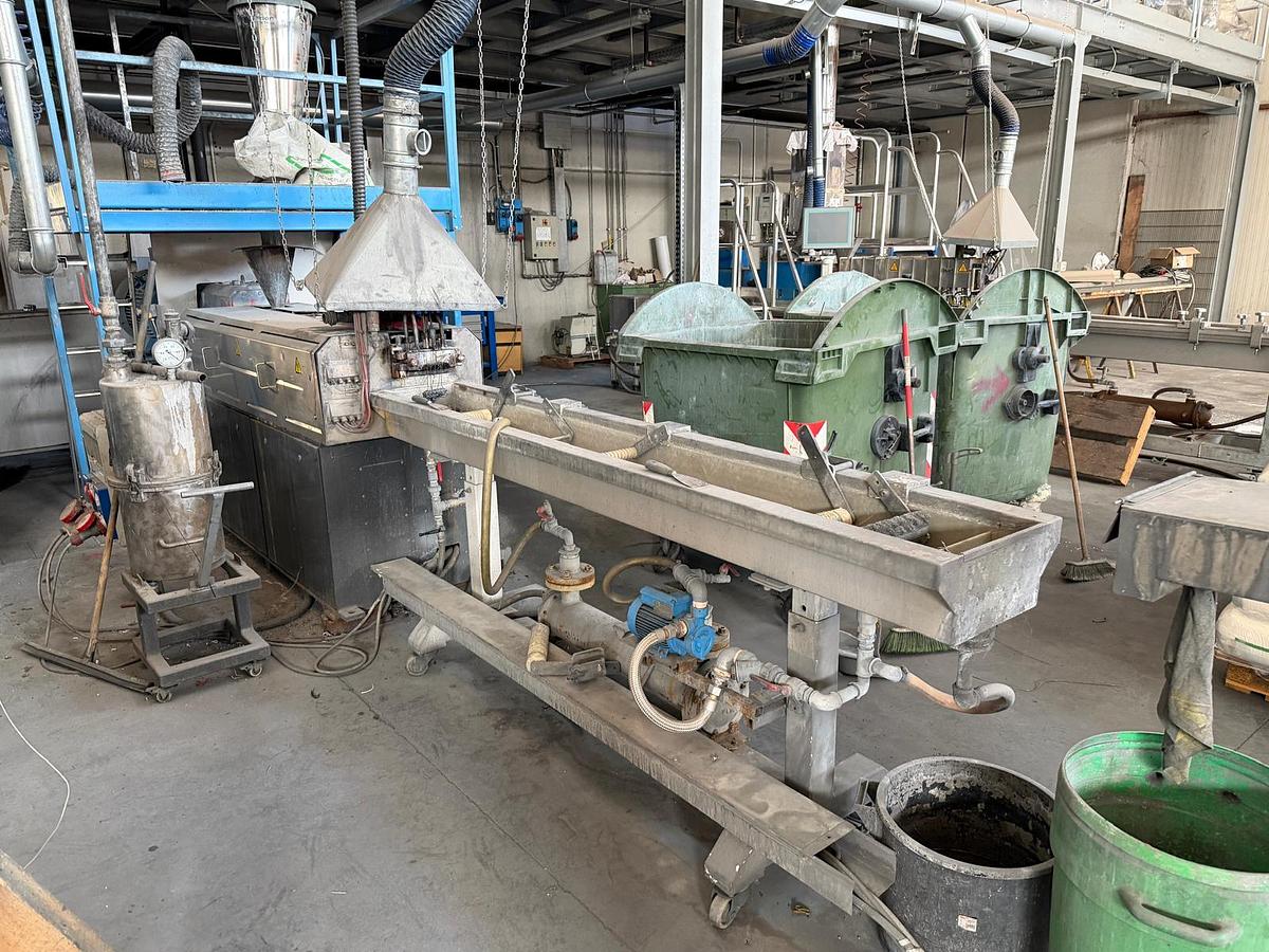 Used 30mm Coperion ZSK30 twin screw compounding extruder with 900rpm corotating screws 75kw ac motor with invertor.