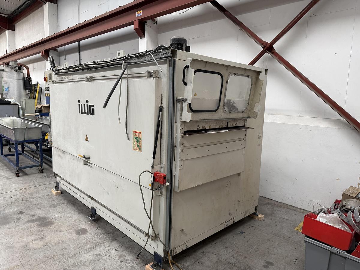 Used 900mm wide Illig preheater model VHW 91/2 with 2 x large heated rolls. Index type