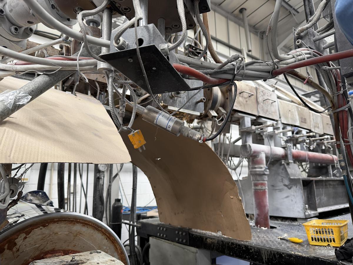 Used 1100mm wide Kentya coextrusion PET sheetlinewith 73mm twinscrew primary extruder, triple vented. 90kw AC motor, screen changer, gear pump 1100mm die, 3 roll stack, haul off, silicone bath, 2 state winder 2010